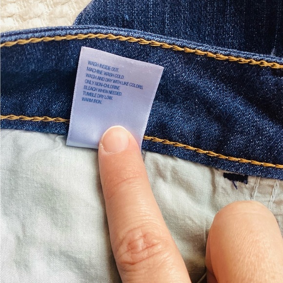 Old Navy low rise dark wash flare leg denim jeans - Picture 3 of 8